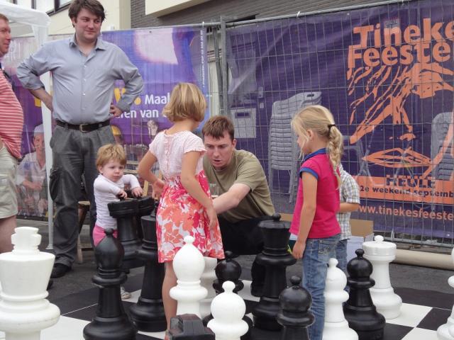 Reuze schaakspel Tinekesfeesten